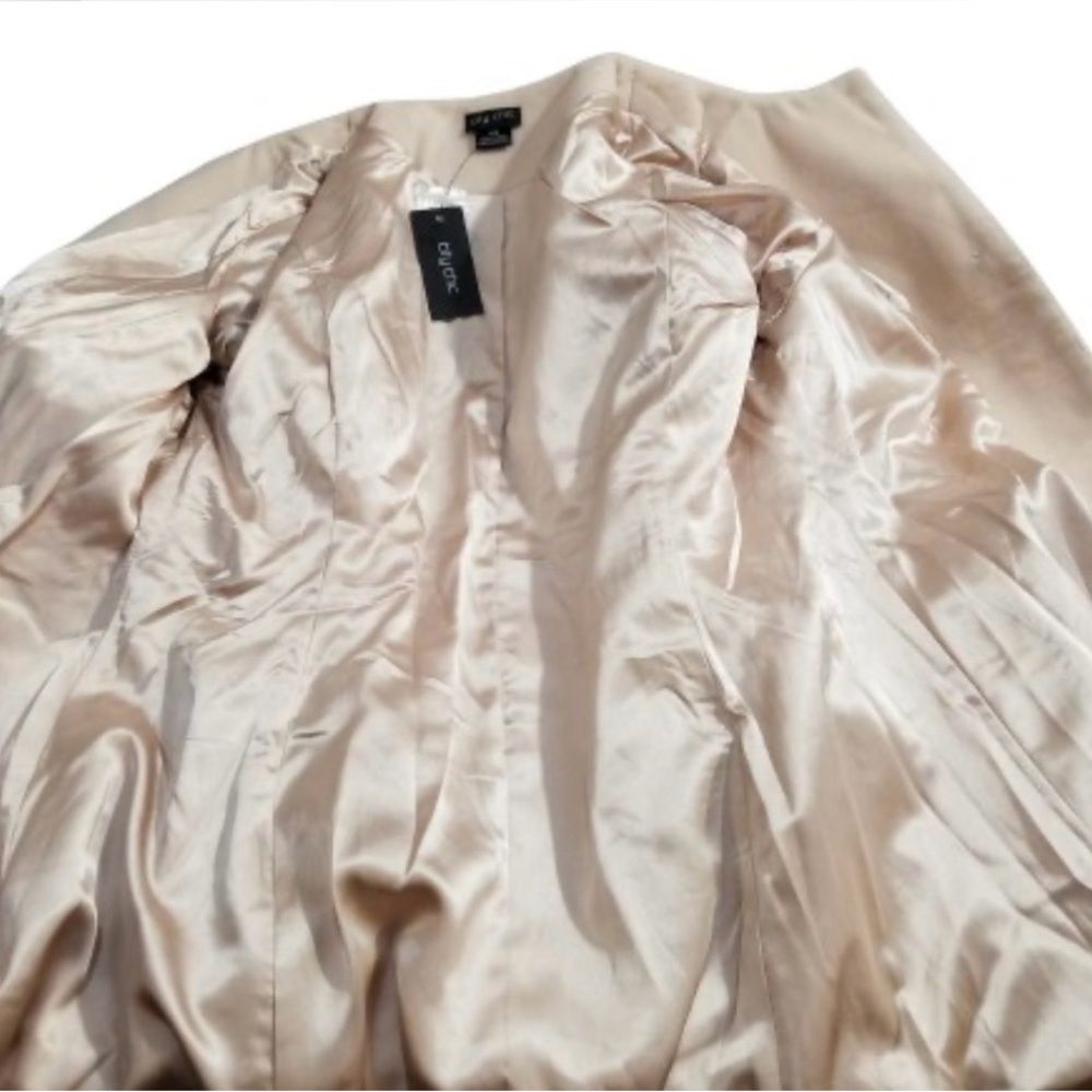 City Chic
Coat 
Women 
Size S / 16
New with Tag - Picture 4 of 7